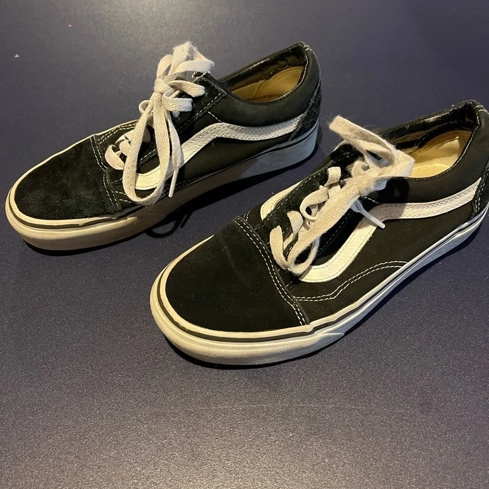 Vans Black Suede Mens size 4 Woman’s size 5.5